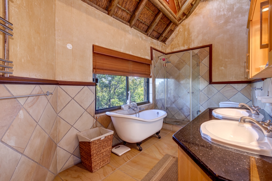5 Bedroom Property for Sale in Luciana Country Estate Free State